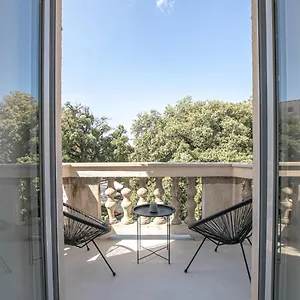 Deluxe Antonio Пула